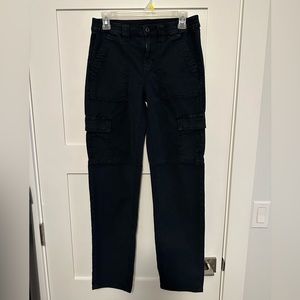 Navy American Eagle stretch cargo straight pant in 4 Long.